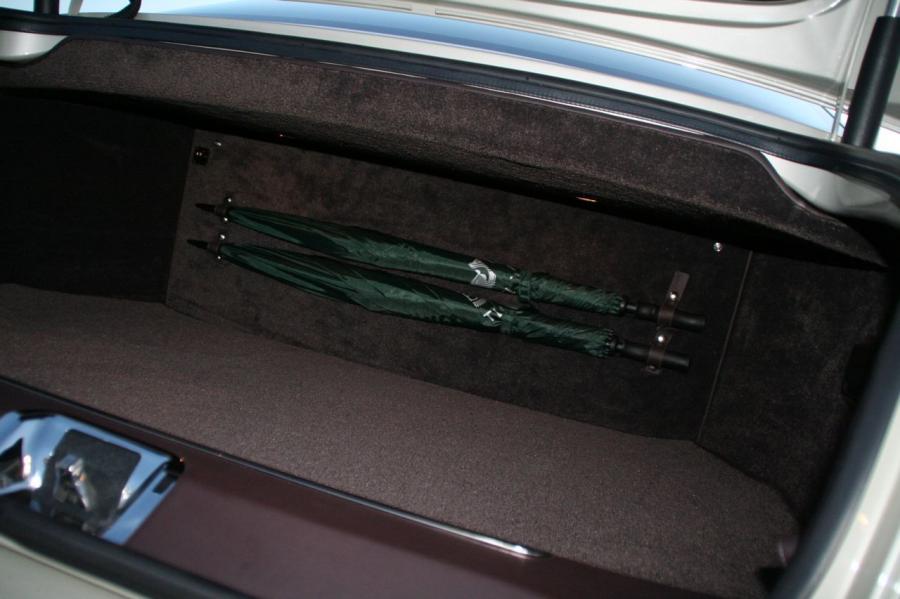 Детали интерьера Bentley Brooklands 2009 года  (NA) (фото 8 из 55)